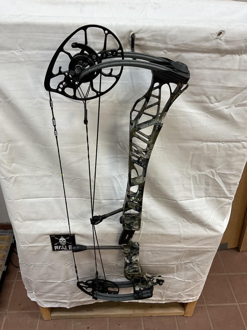 MATHEWS LIFT 33 X - RH/KUIU-SHALE/55-80# - #MLX33RHKS5580- 42 - USED BOW!!