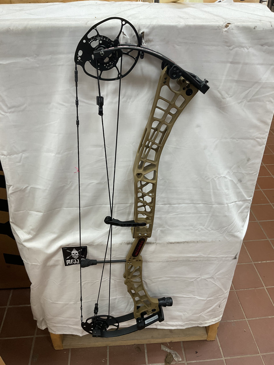 DARTON SEQUEL 35 ST2 - RH/Flat Dark Earth/70 - DS35ST2FDE70 - 14- Used Bow!!!