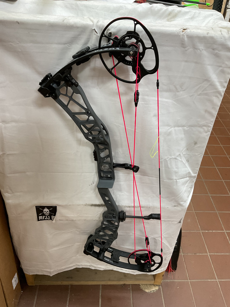 ELITE VAROS - RH/Slate Gray/70# - EVRHSG70 - 3 - USED BOW!!!!!