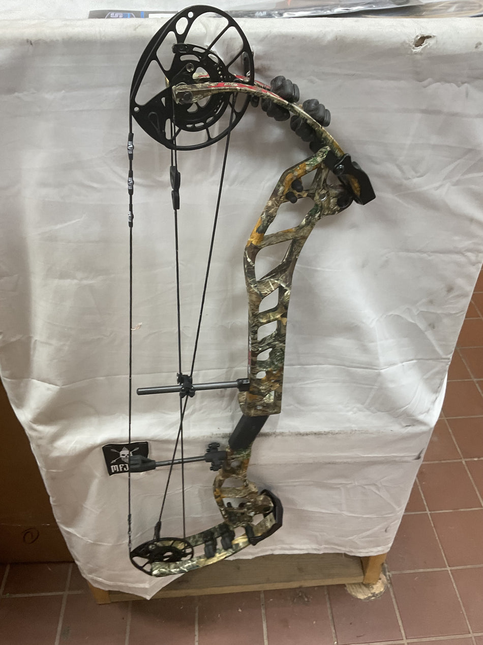 PSE EVO NXT 33 - RH/Realtree/70 - PEN33RHRT70 - 5- USED BOW!!!