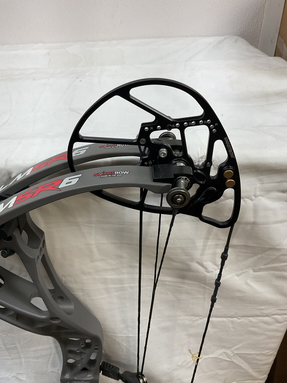 BOWTECH REALM SR6 - RH/Stone Grey/60 - BTRSR6RHSG60- 4 - USED BOW!!!