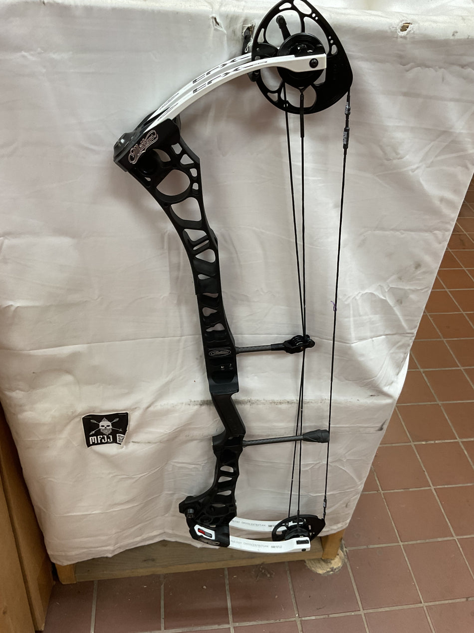 MATHEWS TRX 36 - RH/Black/60 - MTRX36RHB60 - 7 - USED BOW!!!!!