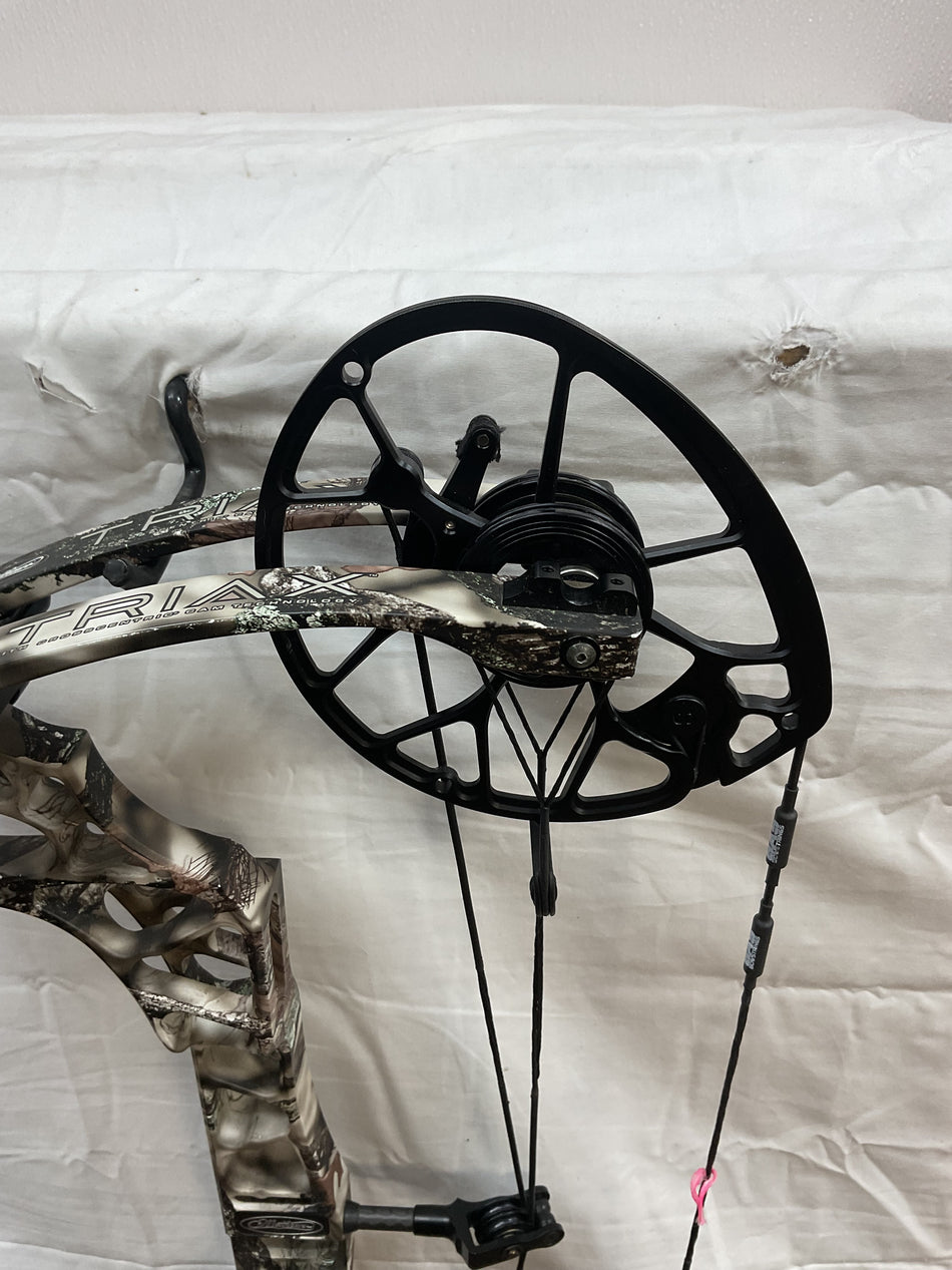 MATHEWS TRIAX - RH/LOST CAMO XD/70# - MTRHLCXD70- 5 - USED BOW!!!