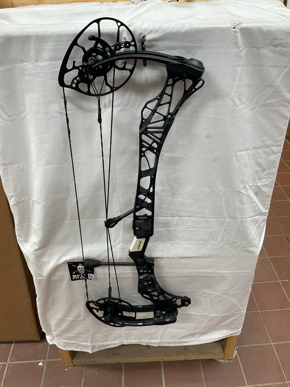 MATHEWS LIFT 29.5 - RH/BLACK/55-80# - #ML29.5RHB5580 - 40 -USED BOW!!!