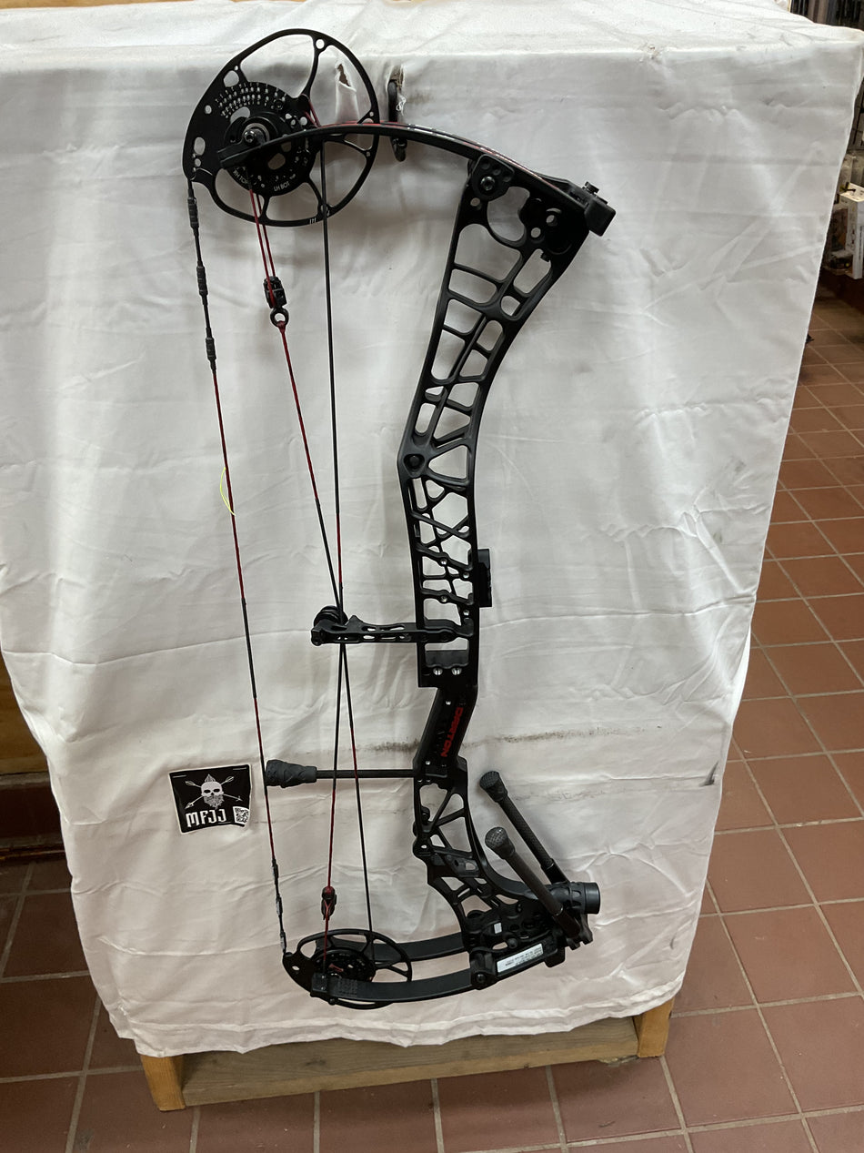 DARTON Tri-Tech 31 - RH/Black/70 - #DTT31RHB70 - 1 -USED BOW!!!