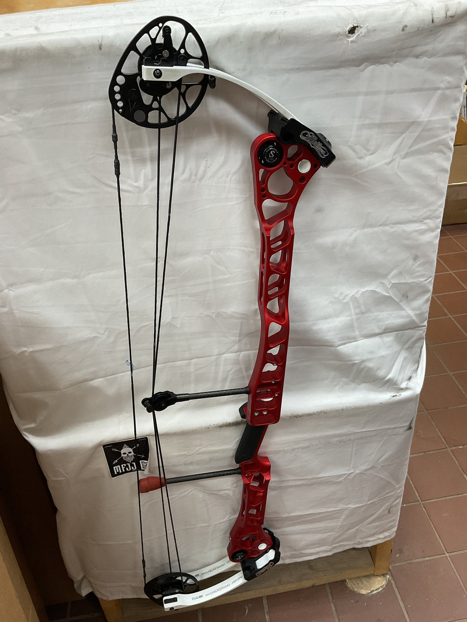 MATHEWS TRX 38 - RH/Red/50 - MTRX38RHR50 - 9 - USED BOW!!!!!
