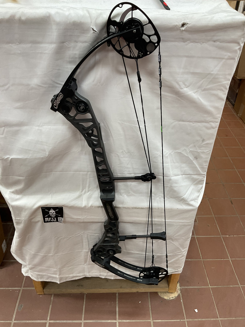 MATHEWS HALON X Comp - RH/Stone/60# - #MH6RHG60 - 4- USED BOW!!!