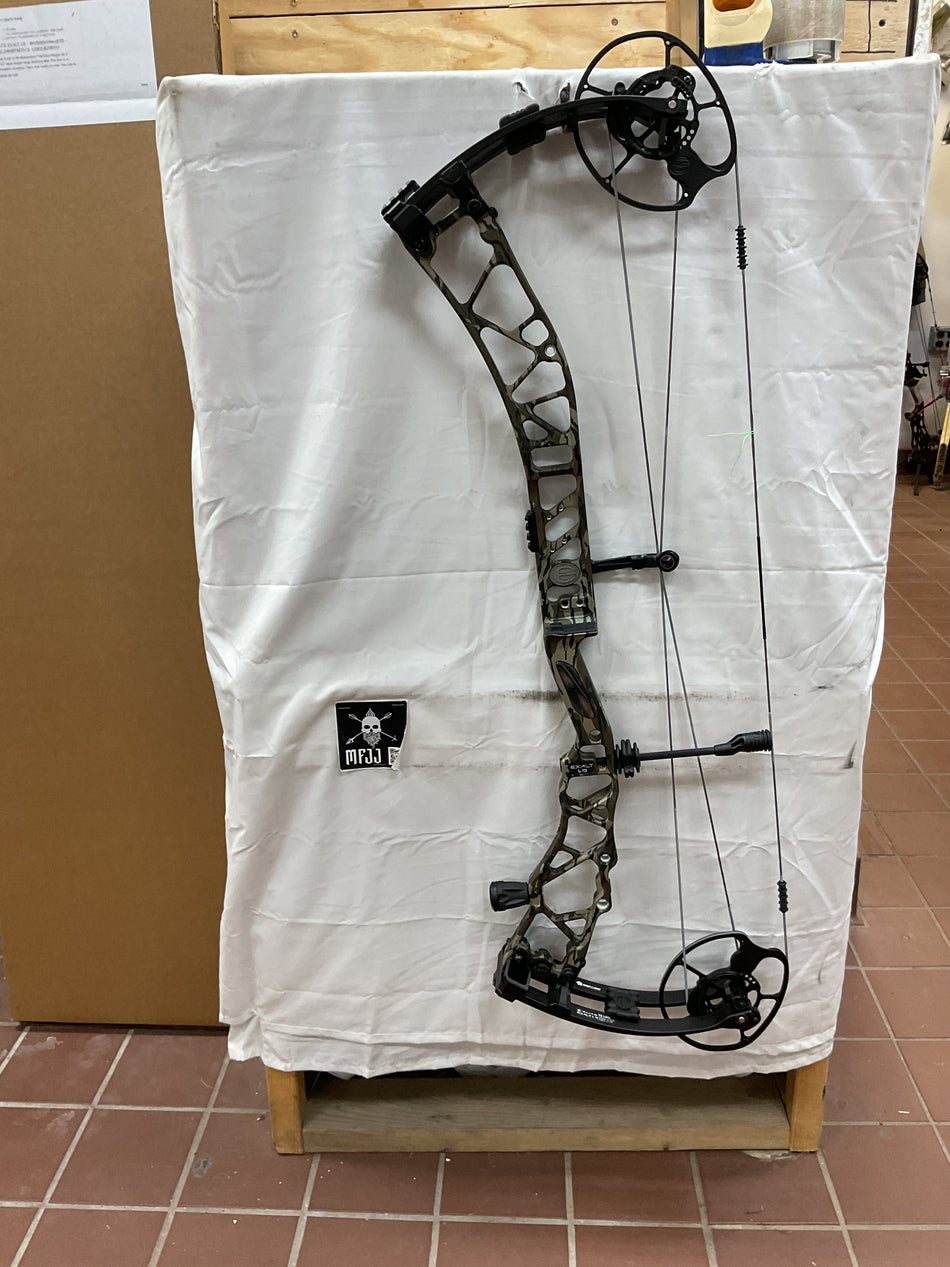 ELITE EXALT LD - RH/Bottomland/70 - EELDRHBTM70-3- USED BOW!!!!!!