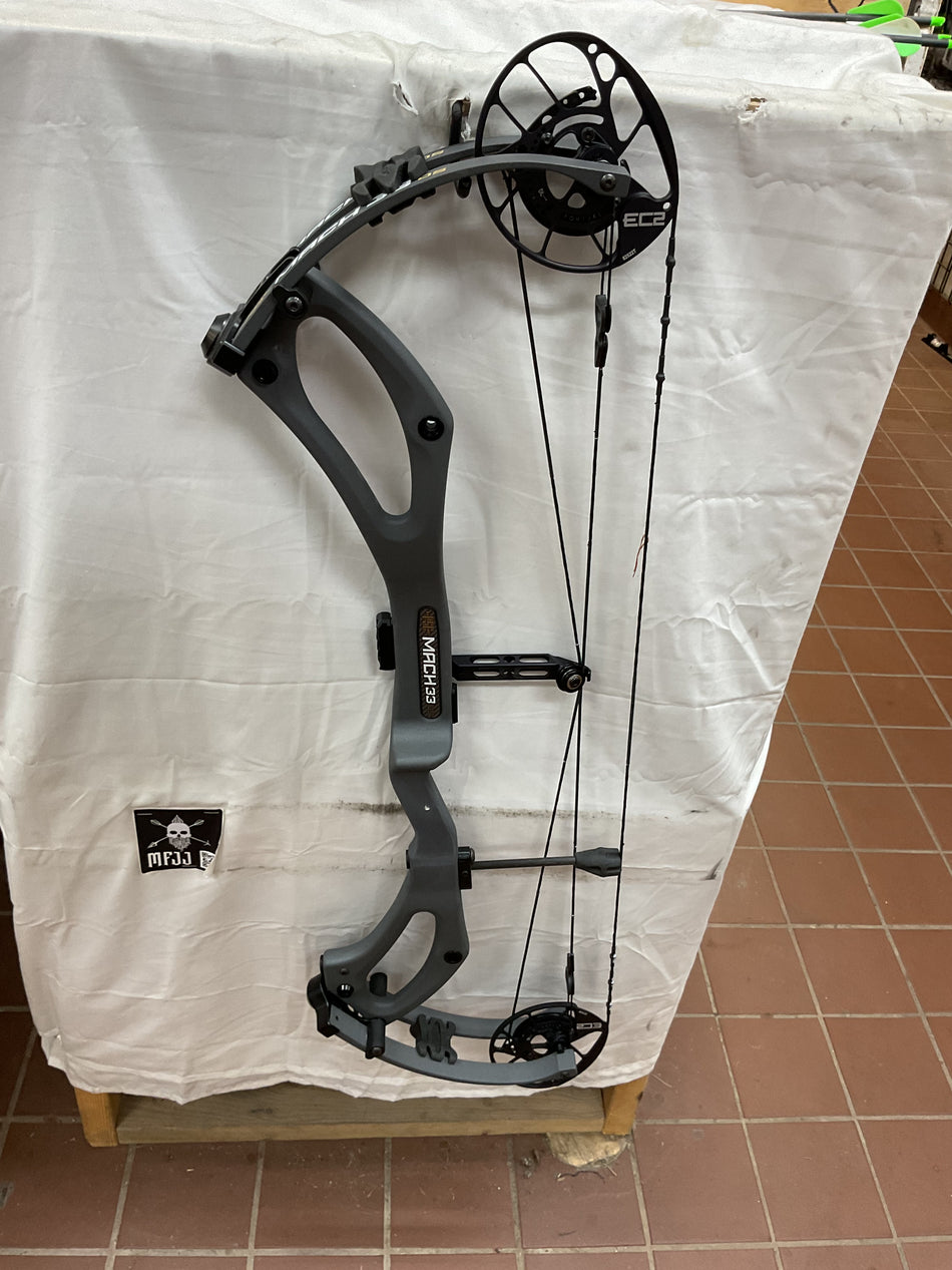 PSE MACH 33 DS - RH/Gray/70 - #PM33DSRHG70 - 9 - USED BOW!!!