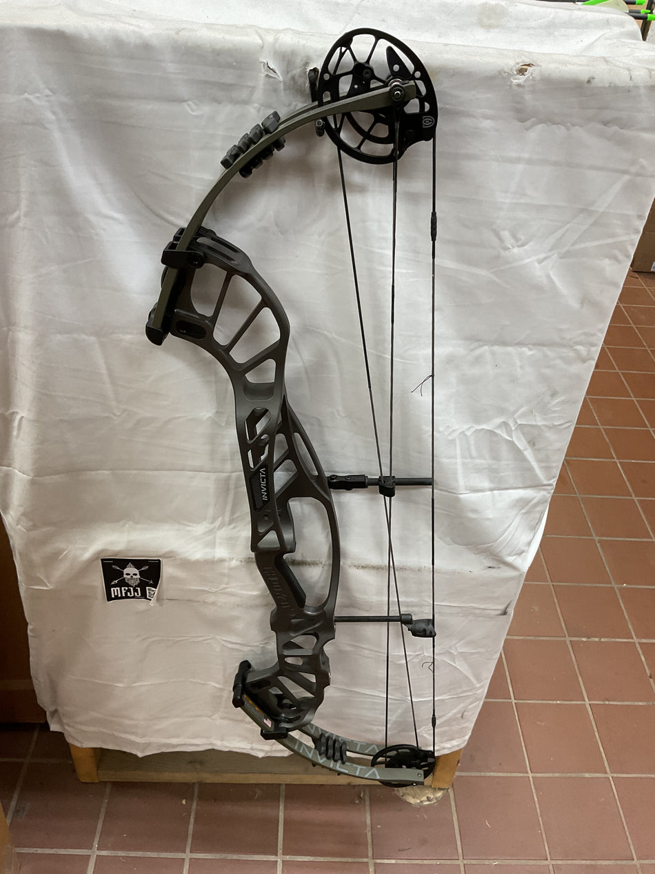 Hoyt Invicta 37/Gray/RH-HIRHG70-PodiumOutlet-50