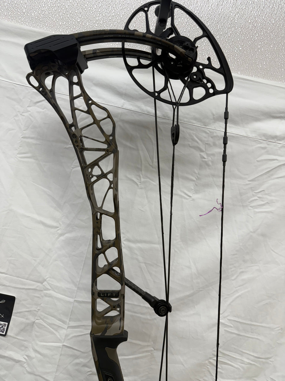 MATHEWS LIFT X 29.5 - RH/BOTTOMLAND/55-80# - #MLX295RHBLND80 - 2 USED BOW!!!