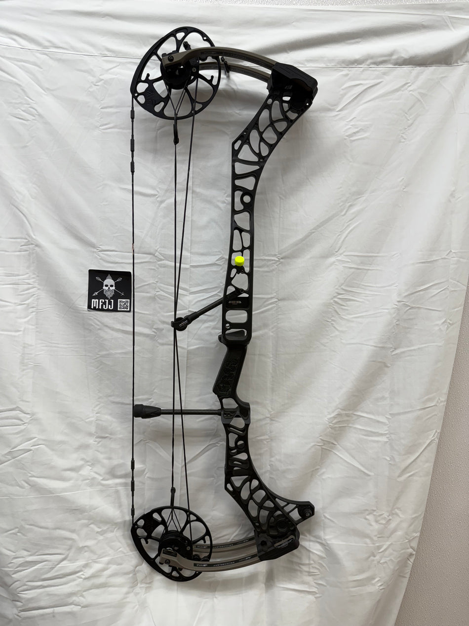 MATHEWS V3X 33 - RH/BLACK-GRANITE/60-75# - #MV3X33RBG75 - 1 USED BOW!!!