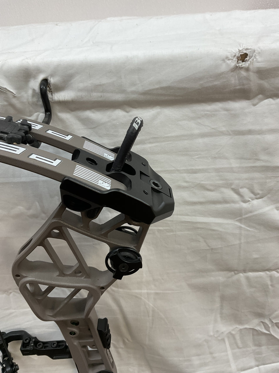 BEAR PERSIST 33 LH/STONE/70# - #BEP33LHSTN70- 2 - USED BOW!!!!