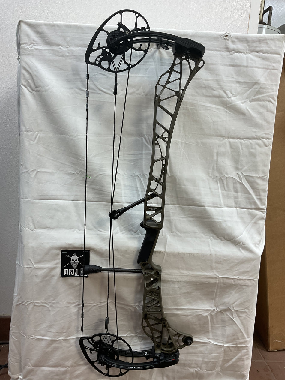 MATHEWS LIFT 33 X - RH/AMBUSH-BLACK/55-80# - #MLX33RHAB5580- 43 - USED BOW!!