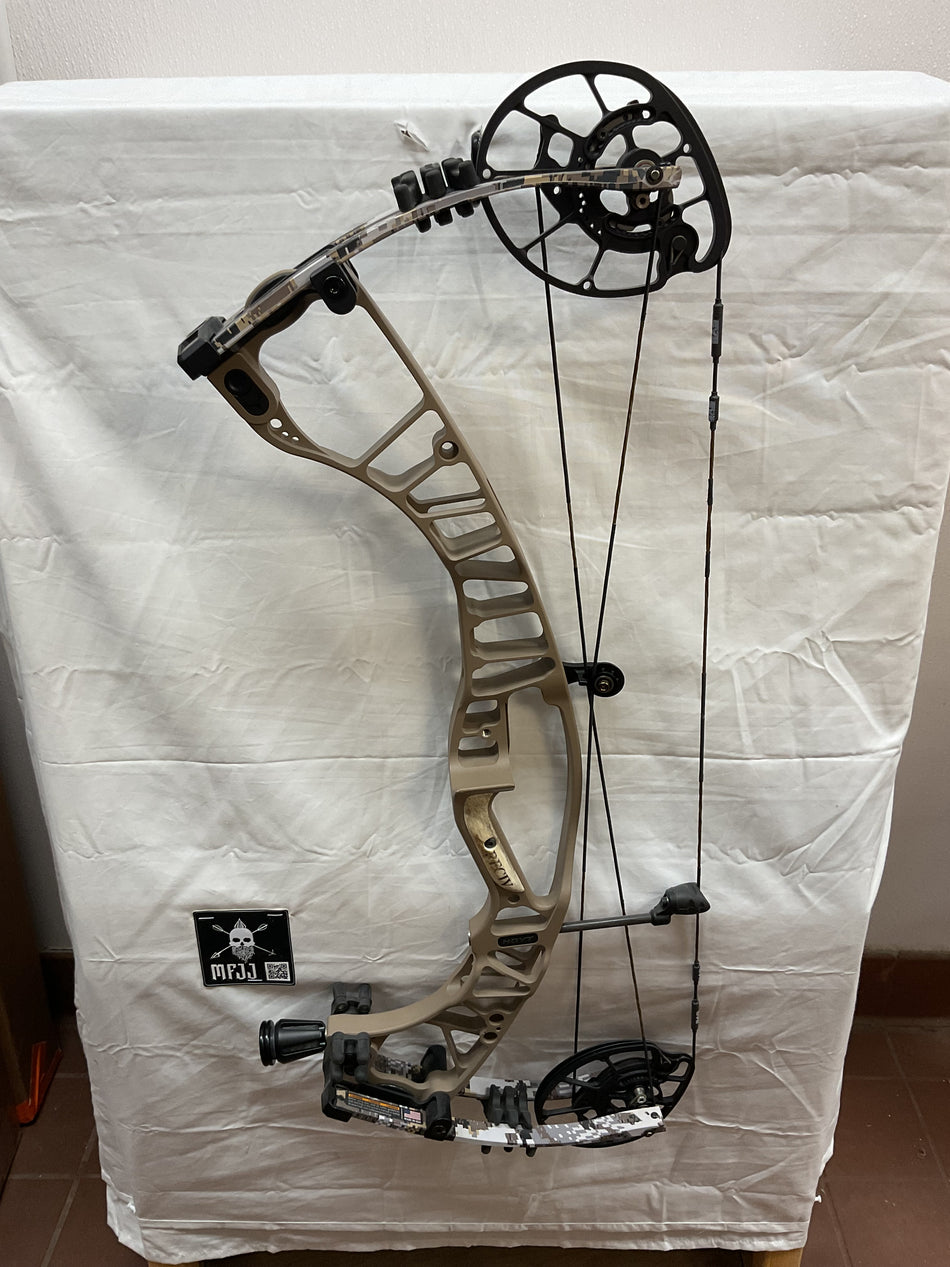 HOYT VENTUM PRO 30 - RH/BUCKSKIN-SITKA ELEVATED II/70 - HVP30RHBUK70-5 - USED BOW