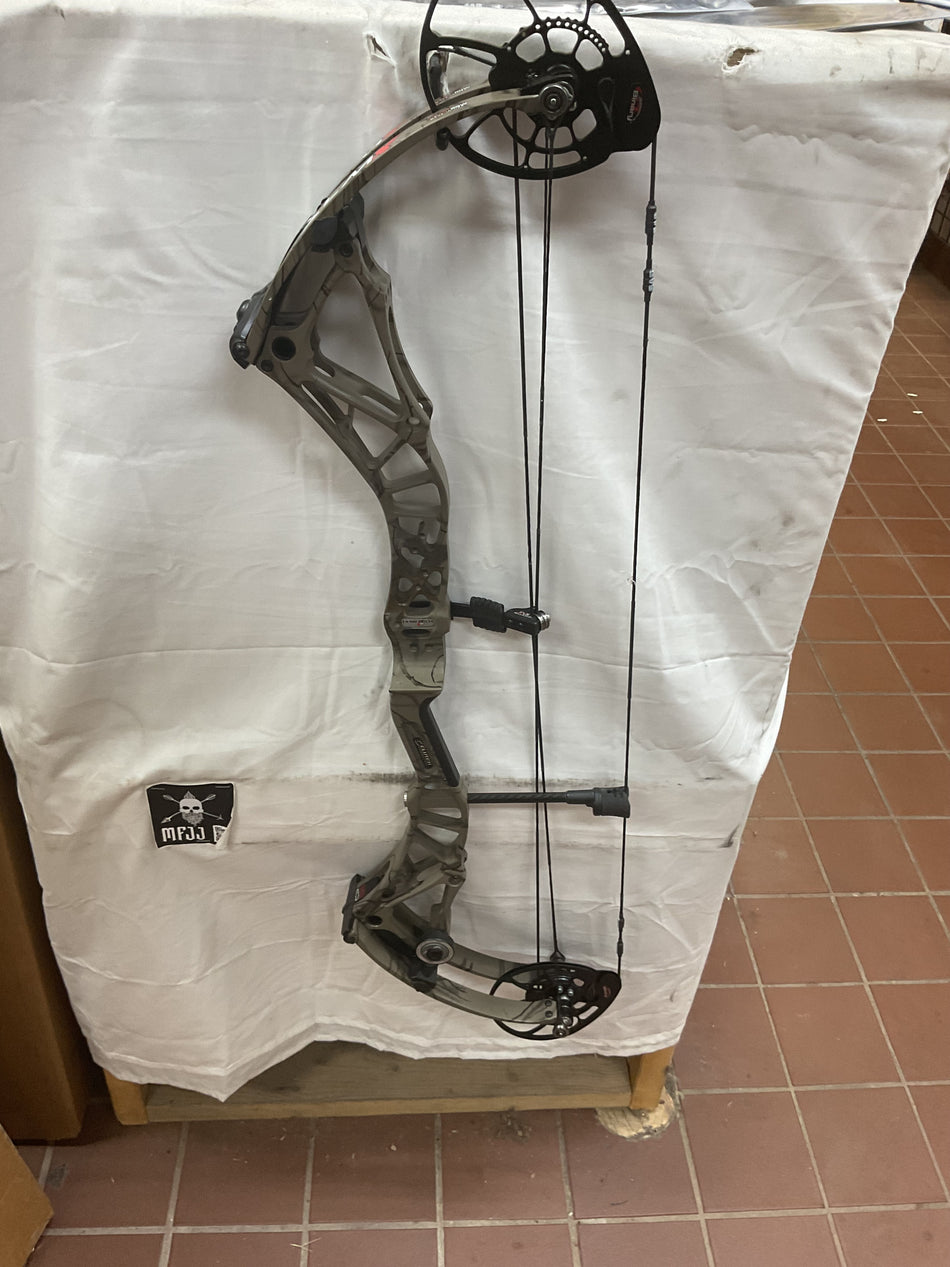 BOWTECH REALM X - RH/Mossy Oak/60 - BTRXRHFDE60-4- USED BOW