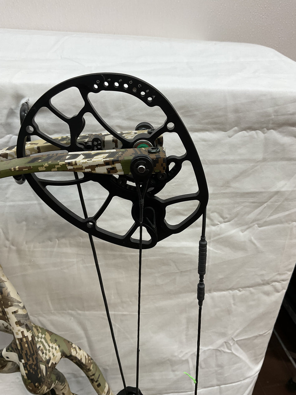 HOYT RX-3 - RH/SITKA SUBALPINE/70# - #HRX3SITSUBRH70-2 USED BOW!!!