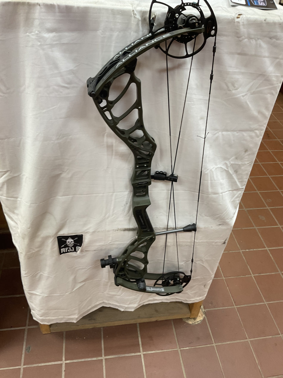BOWTECH ALLIANCE 33- RH/OD Green/70 - #BSLSRHODG70- 4 - USED BOW!!!