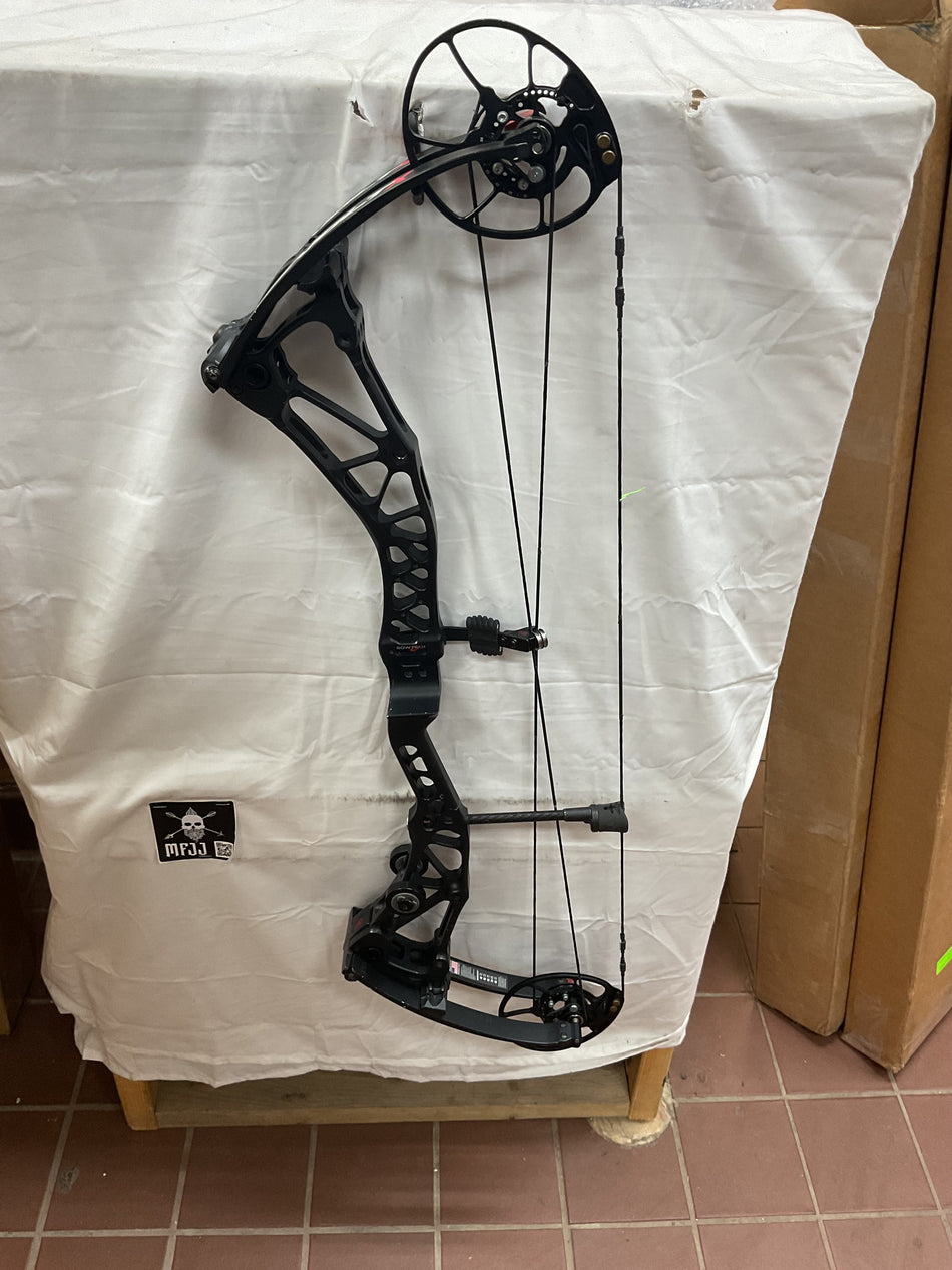BOWTECH REVOLT X - RH/BLACK/70 - BTRVXRHB70 - 7 - USED!!!!