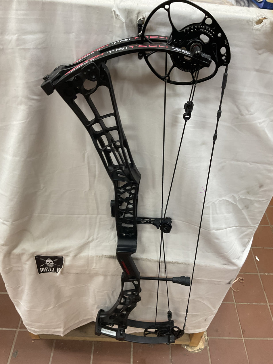 DARTON Tri-Tech 35 - RH/Black/60 - #DTT35RHB60 - 7 -USED BOW!!!