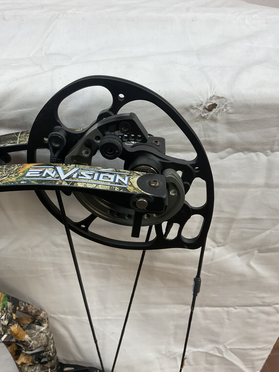 ELITE ENVISION - RH/REALTREE/60 - EERHRT60 - 3 - USED BOW!!!!!!