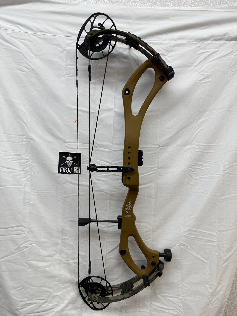 PSE MACH 33 DS - RH/CLAY BROWN-BOTTOMLAND/70 - #PM33CBB70 - 1 - USED BOW!!!