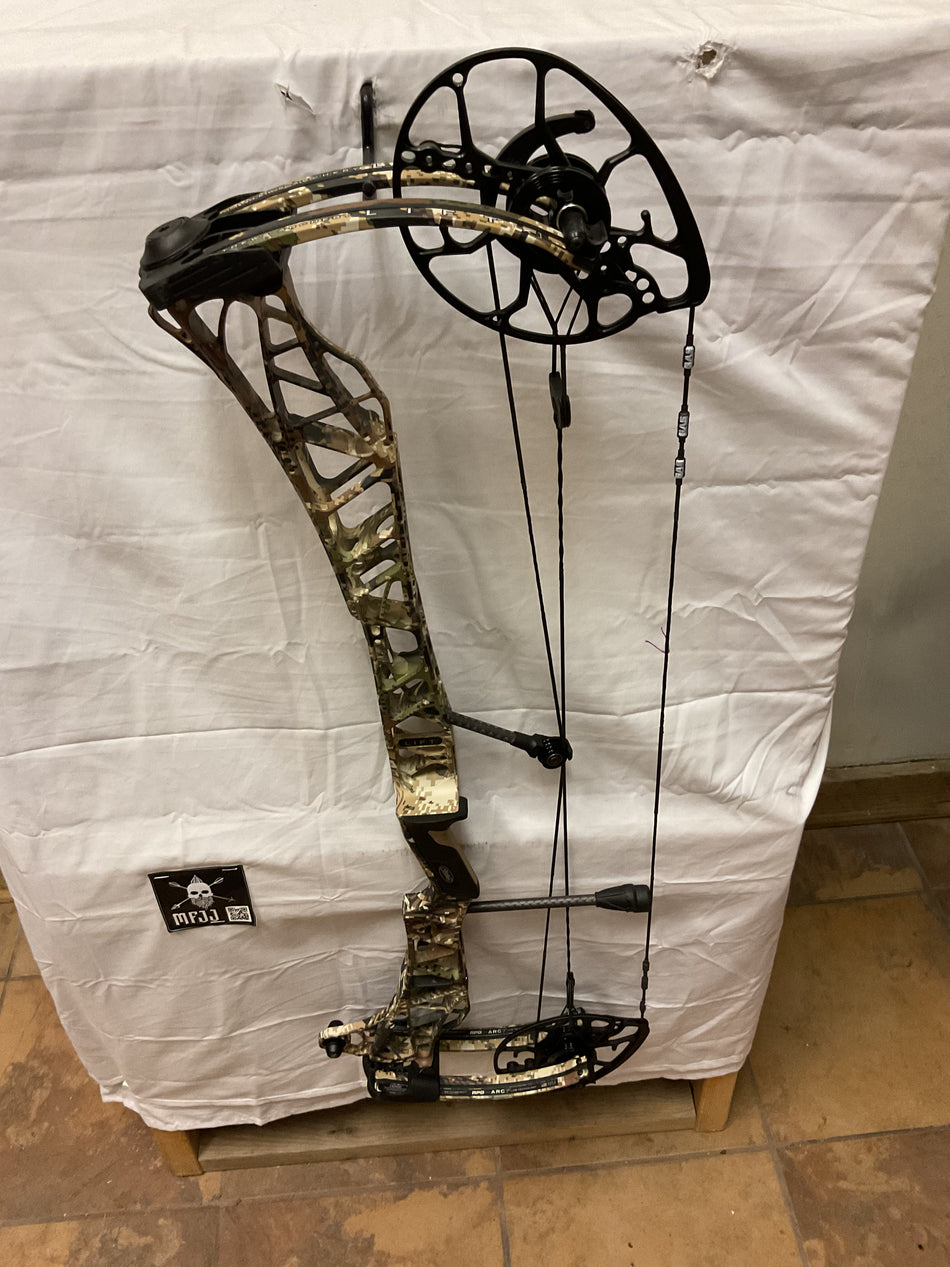 MATHEWS LIFT 33 X - RH/SITKA SUBALPINE/55-80# - #MLX33RHSSA5580-32 - USED BOW!!!!