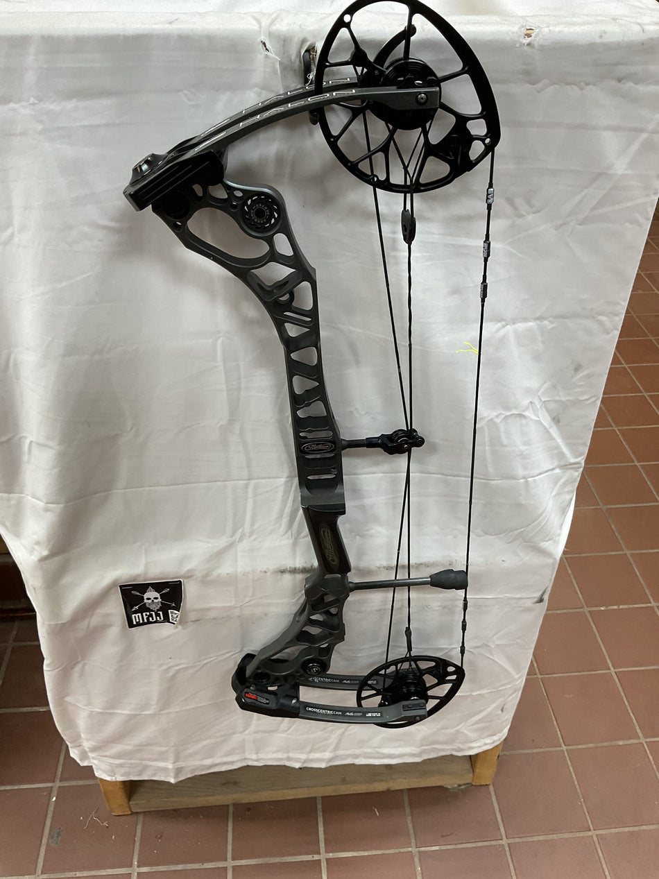 MATHEWS HALON 6 - RH/STONE/70# - #MH6RHS70 - 15 - USED BOW!!!