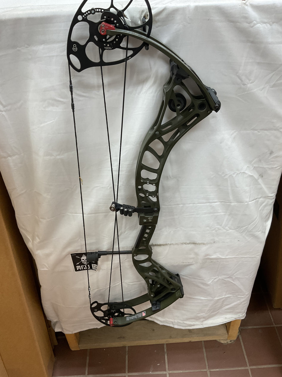 BOWTECH SR350 - RH/Green/60 - #BSR350RHG60- 2 - USED BOW!!!