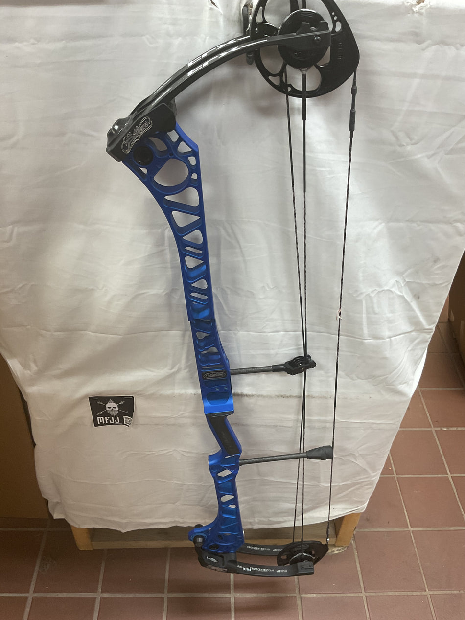 MATHEWS TRX 40 - RH/BLUE/70 - MT40RHB70 - 2 - USED BOW!!!