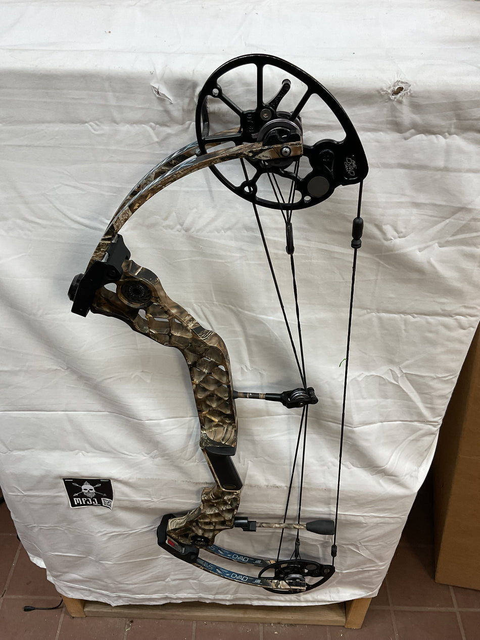 MATHEWS MONSTER CHILL R- RH/Realtree/70# -  MMCRHRT2870 - 4 - USED BOW!!!