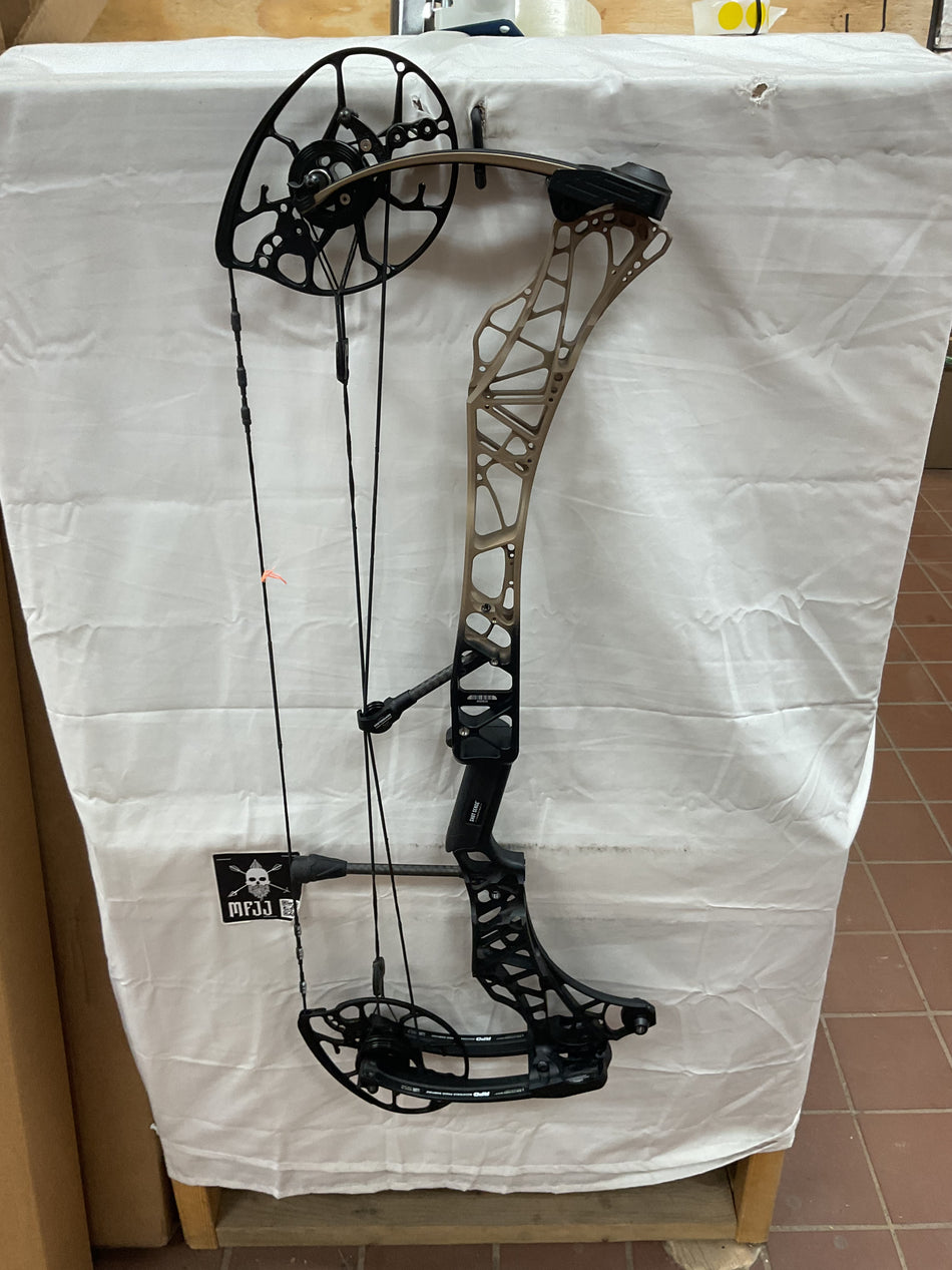 MATHEWS LIFT 29.5 - RH/Earth-Black/55-80# - #ML29.5RHBE5580 - 39 - USED BOW!!!
