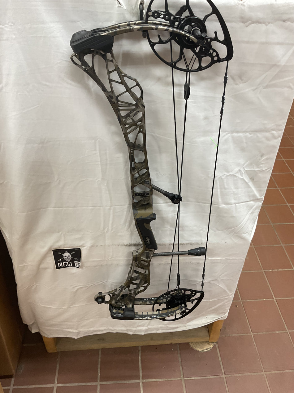 MATHEWS LIFT X 29.5 - RH/Bottomland/55-80# - #MLX29.5RHBTM5580-39-USED BOW!!!