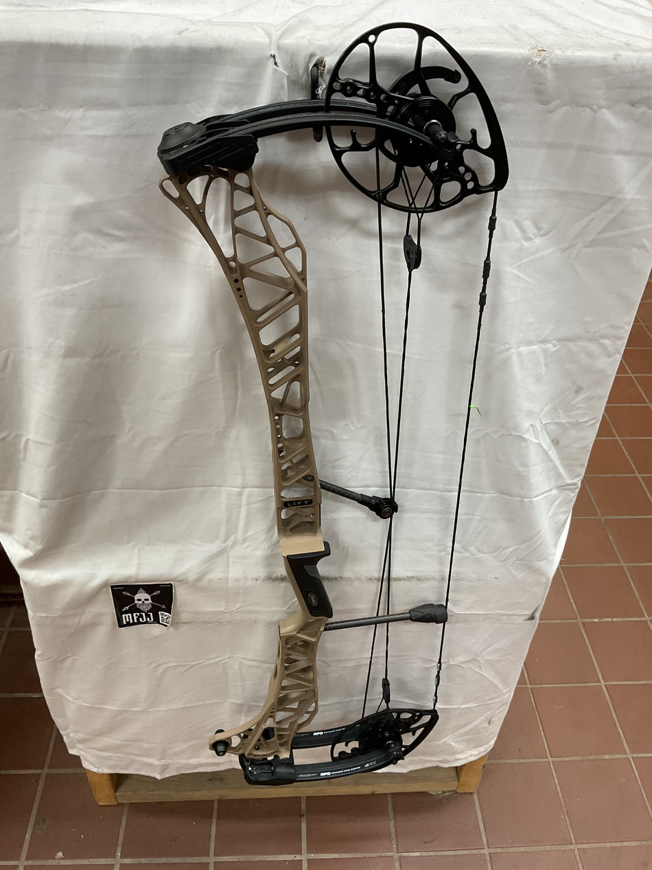 MATHEWS LIFT 33  - RH/Earth-Black/55-80# - #ML33RHEB5580 - 65 - USED BOW!!!