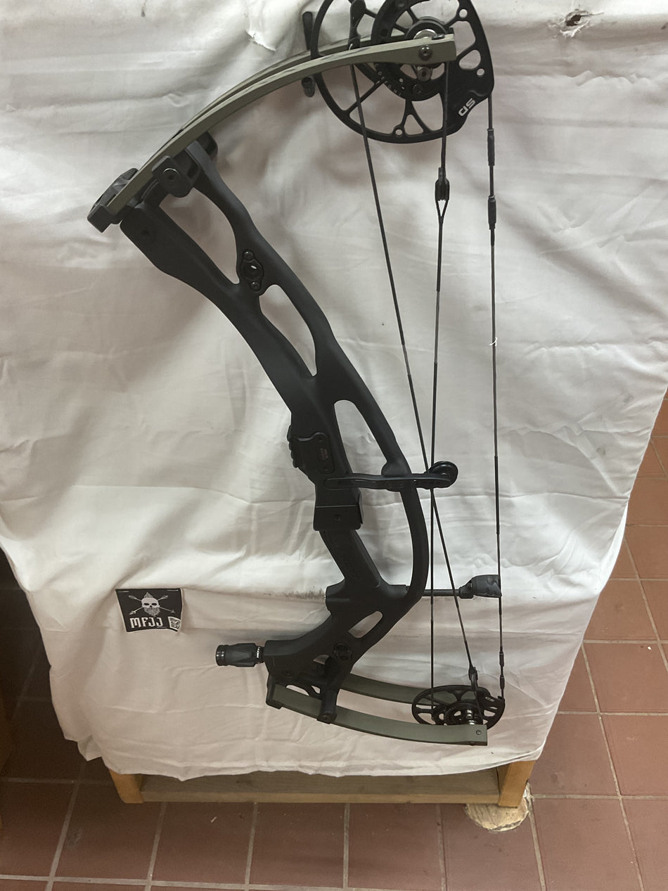 HOYT RX9 SD - LH/Black-Green/60 - #HRX9LHBG60 - 11 - USED BOW!!!