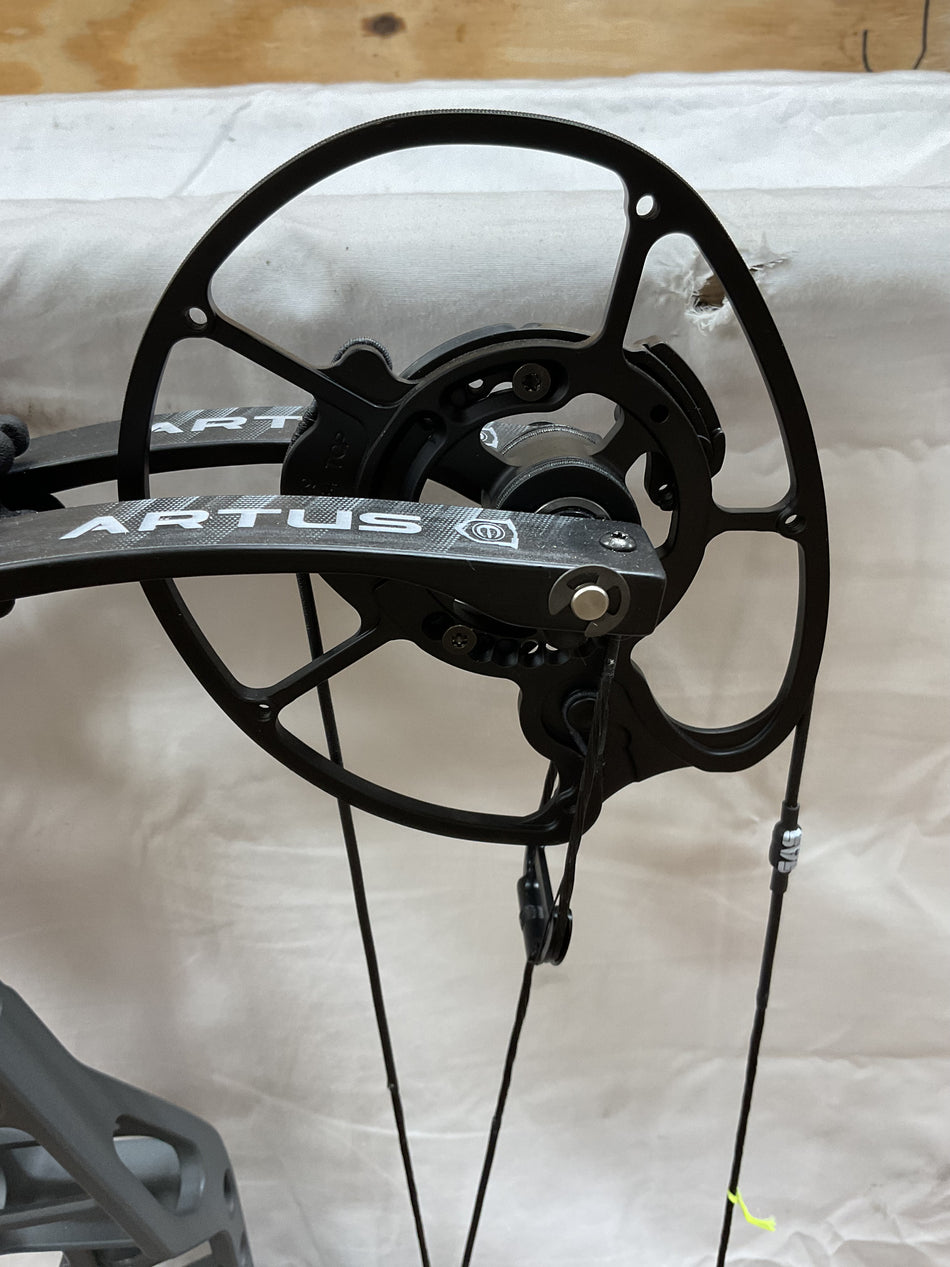 ELITE ARTUS - RH/SLATE GRAY/70 - EALHSG70 - 8 - USED BOW!!!!!