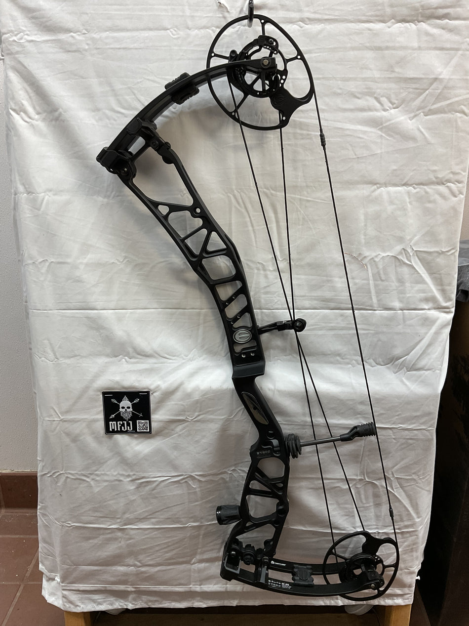 ELITE ETHOS- RH/BLACK/70 - EERHBLK70-2 - USED BOW!!!