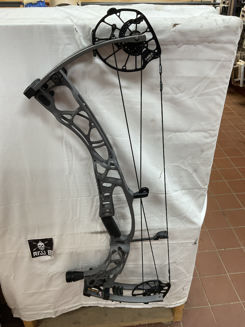 HOYT ALPHA X 33 - RH/Tombstone/70- HAX33RHTS70 - 12 - USED!!!