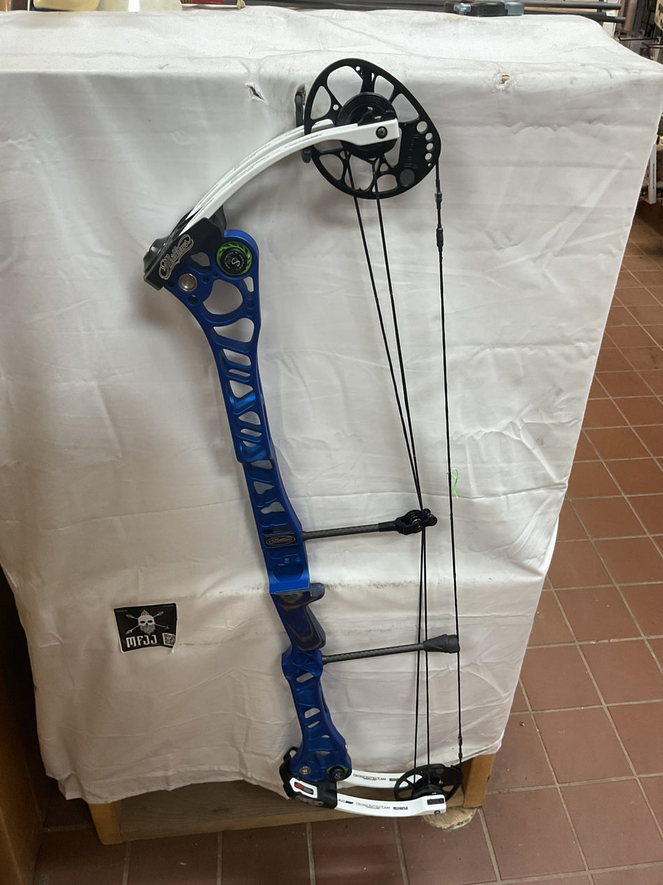 MATHEWS TRX 38 - RH/Blue/60 - MTRX38RHB60 - 9 - USED BOW!!!!!