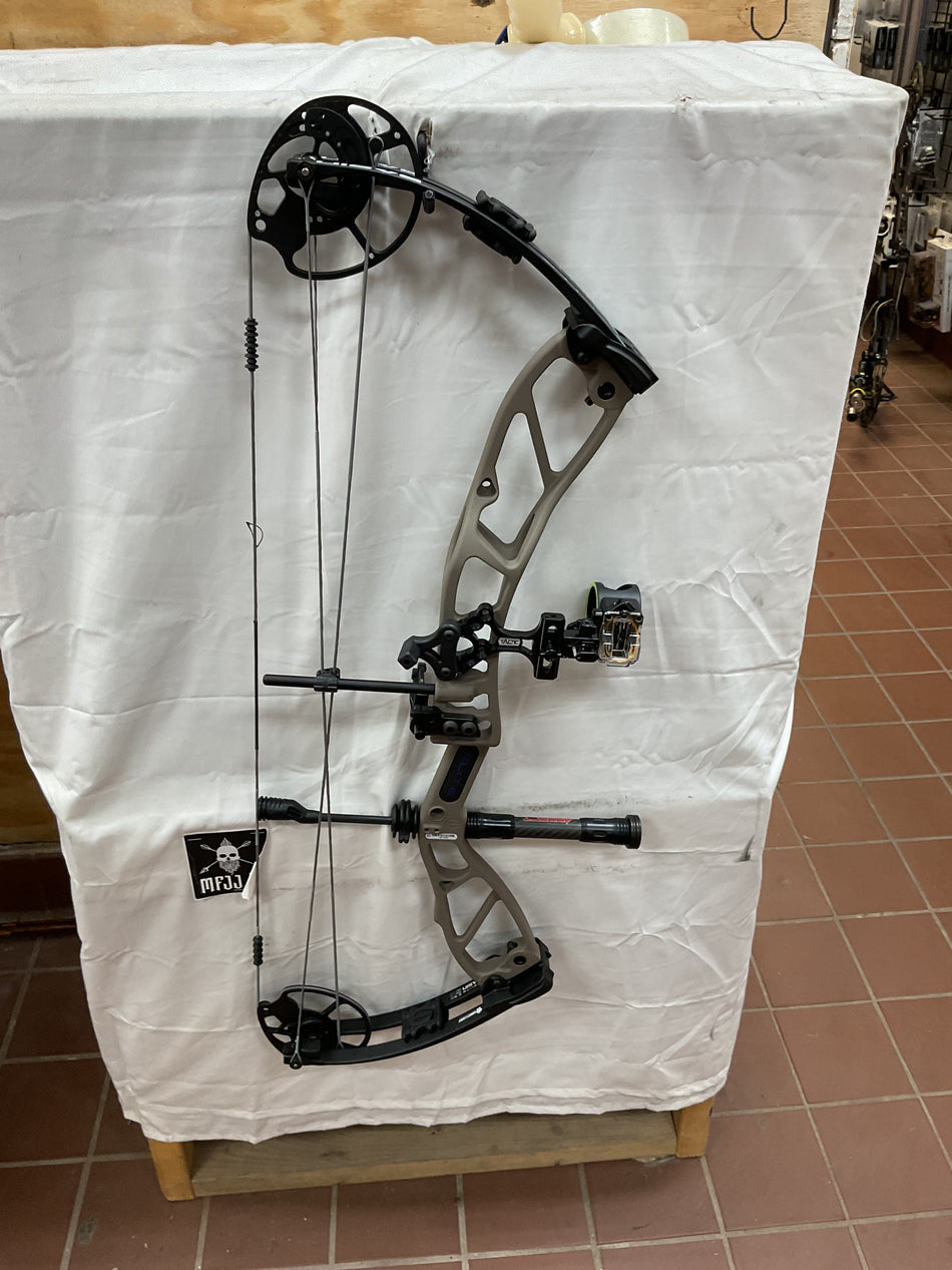 ELITE BASIN - RH/Sienna Brown/70 - EBRHSB70-4-USED BOW!!!