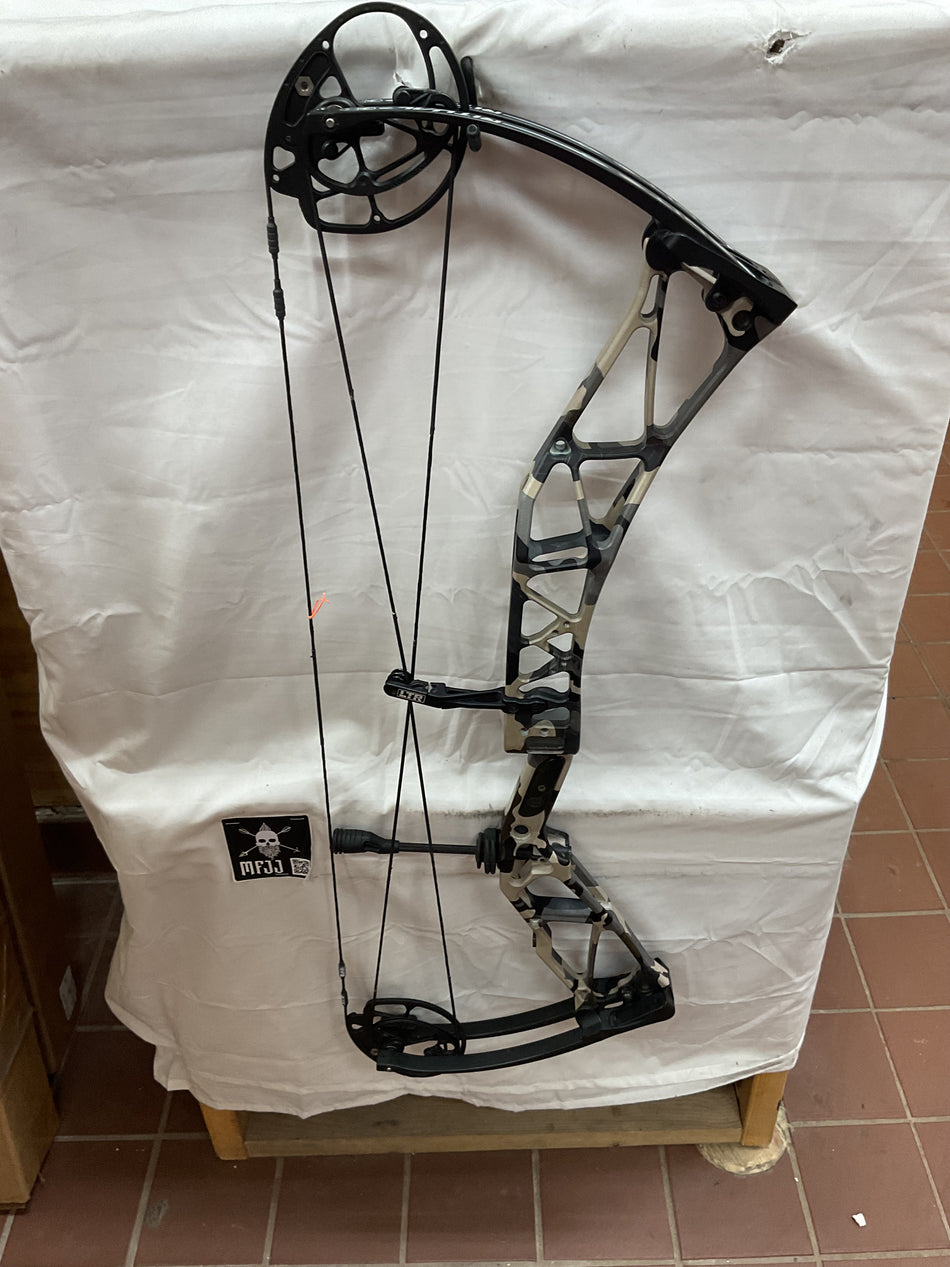 ELITE RITUAL 33- RH/Vuni Camo/70 - #ER30RHVC70 - 4 - USED BOW!!!
