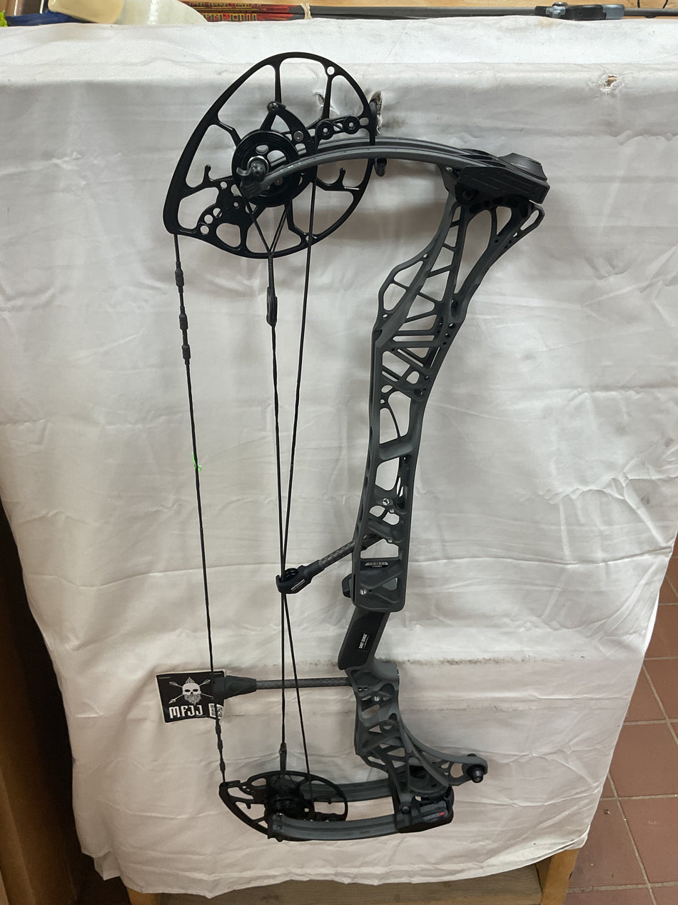 MATHEWS LIFT X 29.5 - RH/Shale/55-80# - #MLX29.5RHSK5580-41-USED BOW!!!
