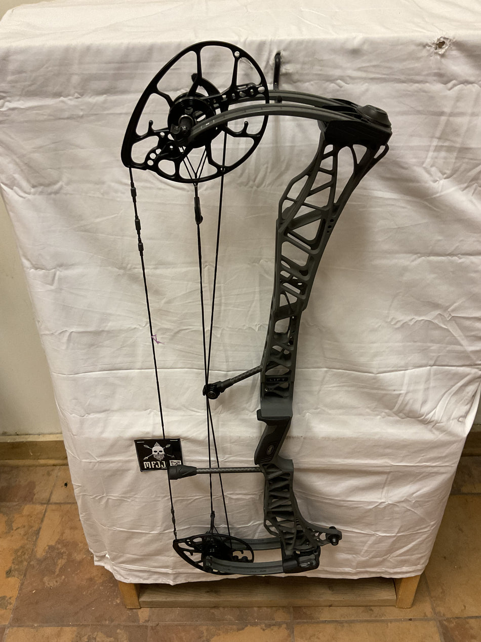 MATHEWS LIFT X 29.5  - LH/BLACK/55-80# - #MLX29.5LHBLK5580-21 - USED BOW!!!!