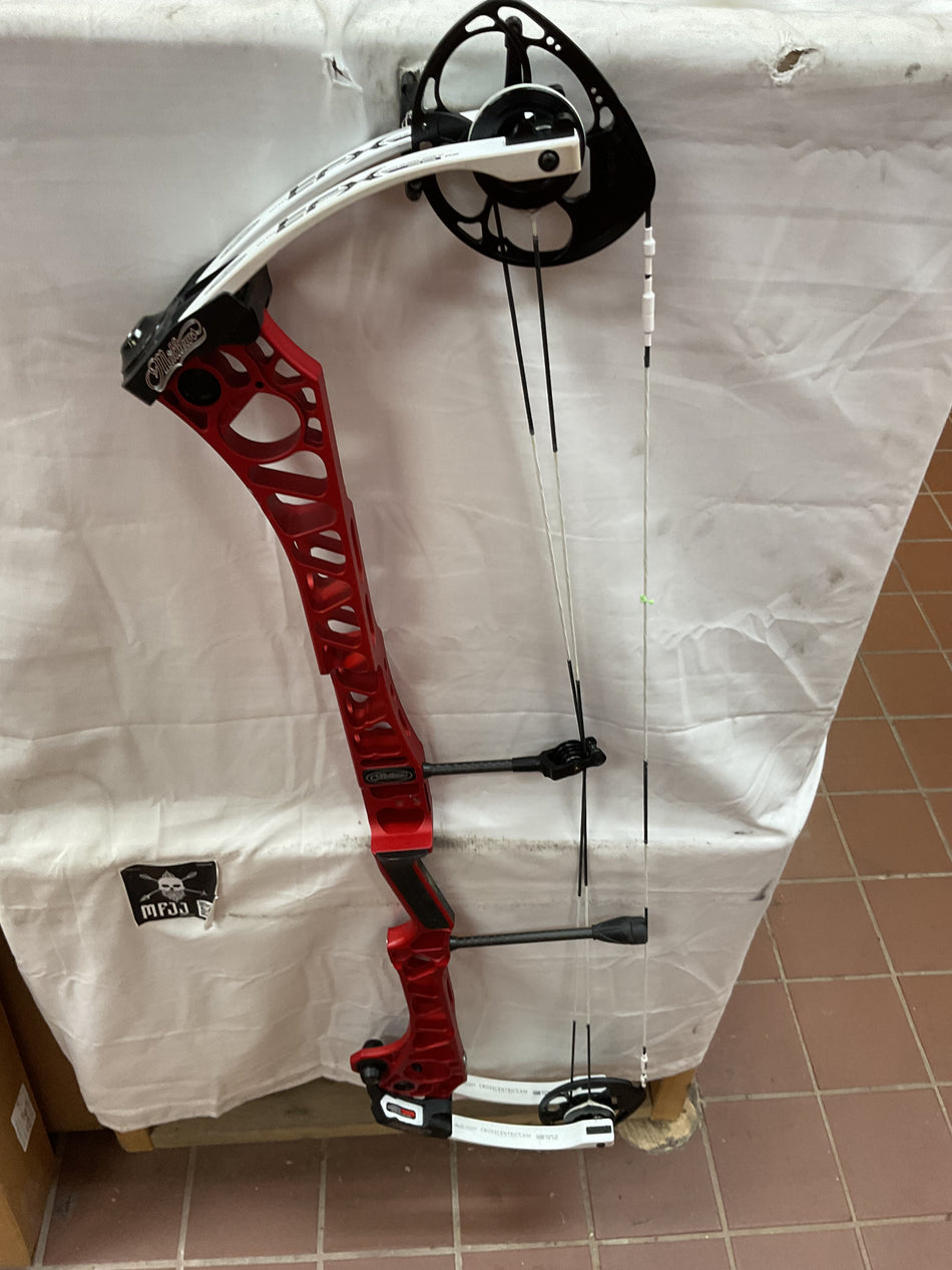 MATHEWS TRX 38 - RH/Red/70 - MTRX38RHR70 - 12 - USED BOW!!!!!
