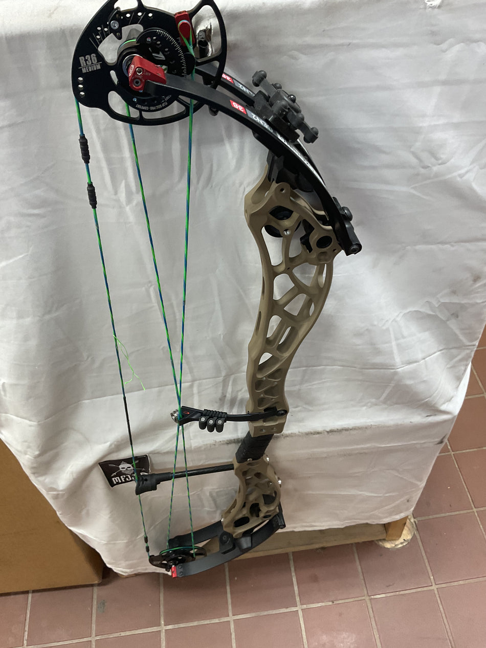 Bowtech Reckoning 36 Gen 2/Flat Dark Earth/RH-BTRG2RH60-PodiumOutlet-75