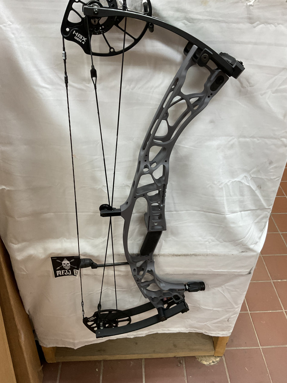HOYT AX-90 - RH/Thombstone/90# - HAX-90RHTS80 -1- USED BOW!!!