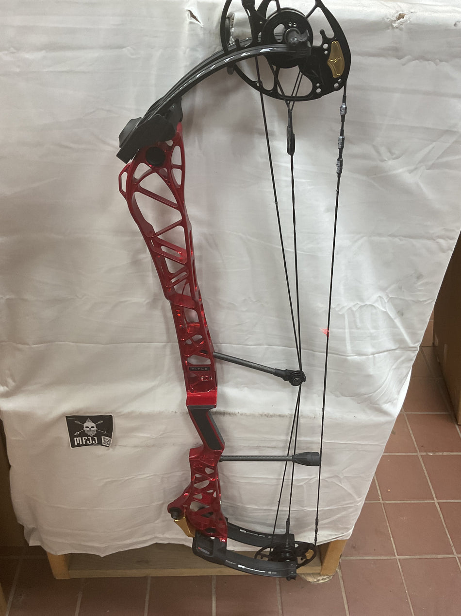 MATHEWS TITLE 38 GEN 2 - RH/Red/70 - 7 - USED BOW!!!