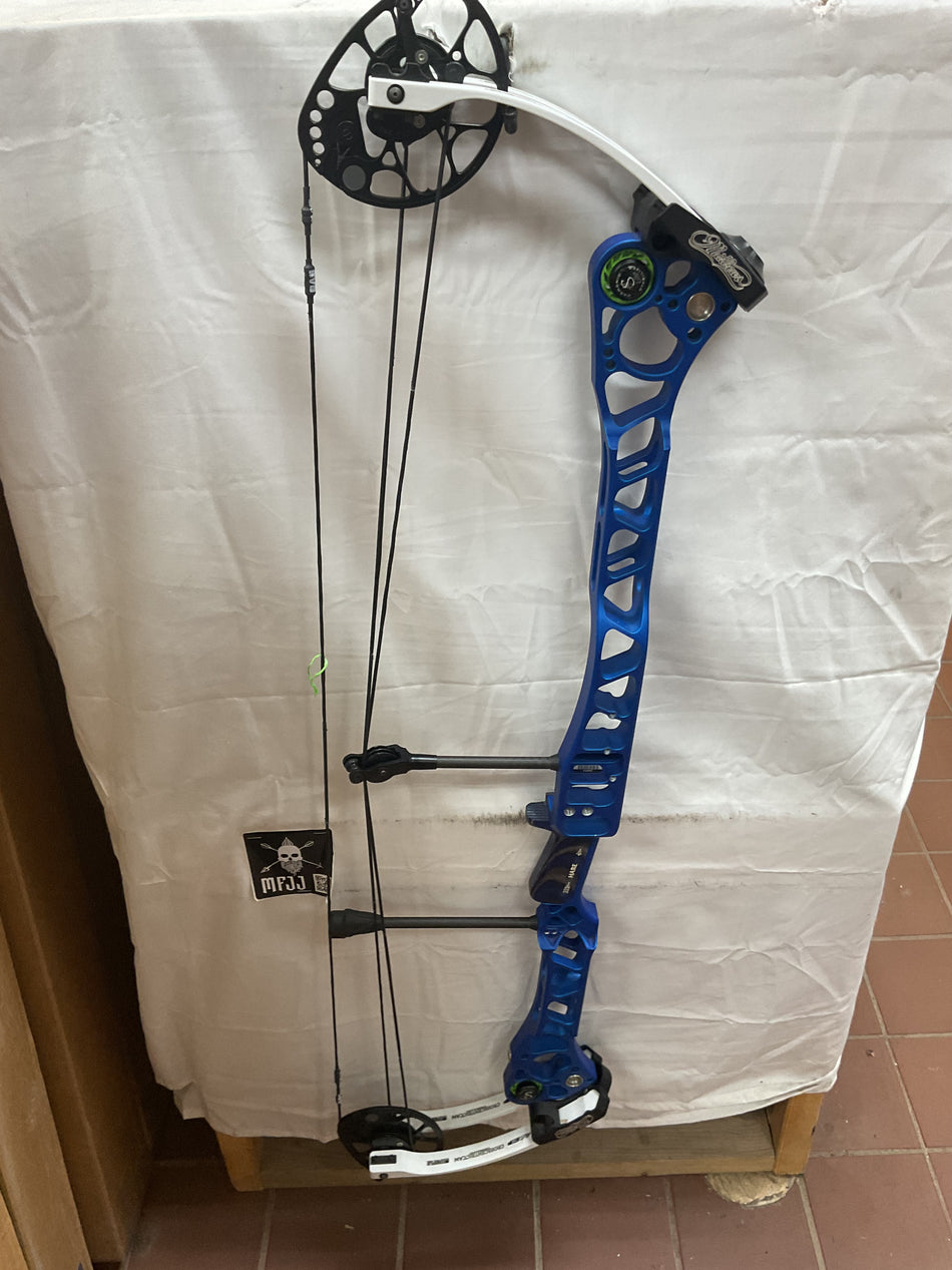 MATHEWS TRX 38 - RH/Blue/60 - MTRX38RHB60 - 9 - USED BOW!!!!!