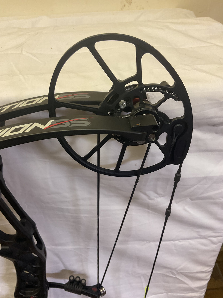 BOWTECH SOLUTION SS - RH/BLACK/70 - #BSSSRHBLK70- 1 - USED BOW!!!