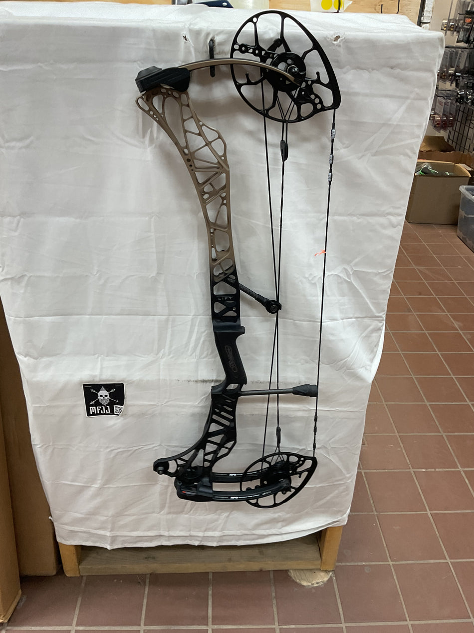 MATHEWS LIFT 29.5 - RH/Earth-Black/55-80# - #ML29.5RHBE5580 - 39 - USED BOW!!!